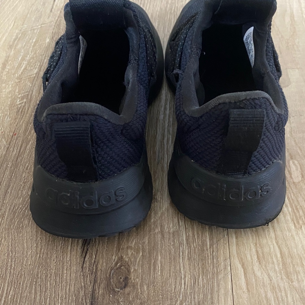 Kids Adidas shoes - Picture 5 of 7